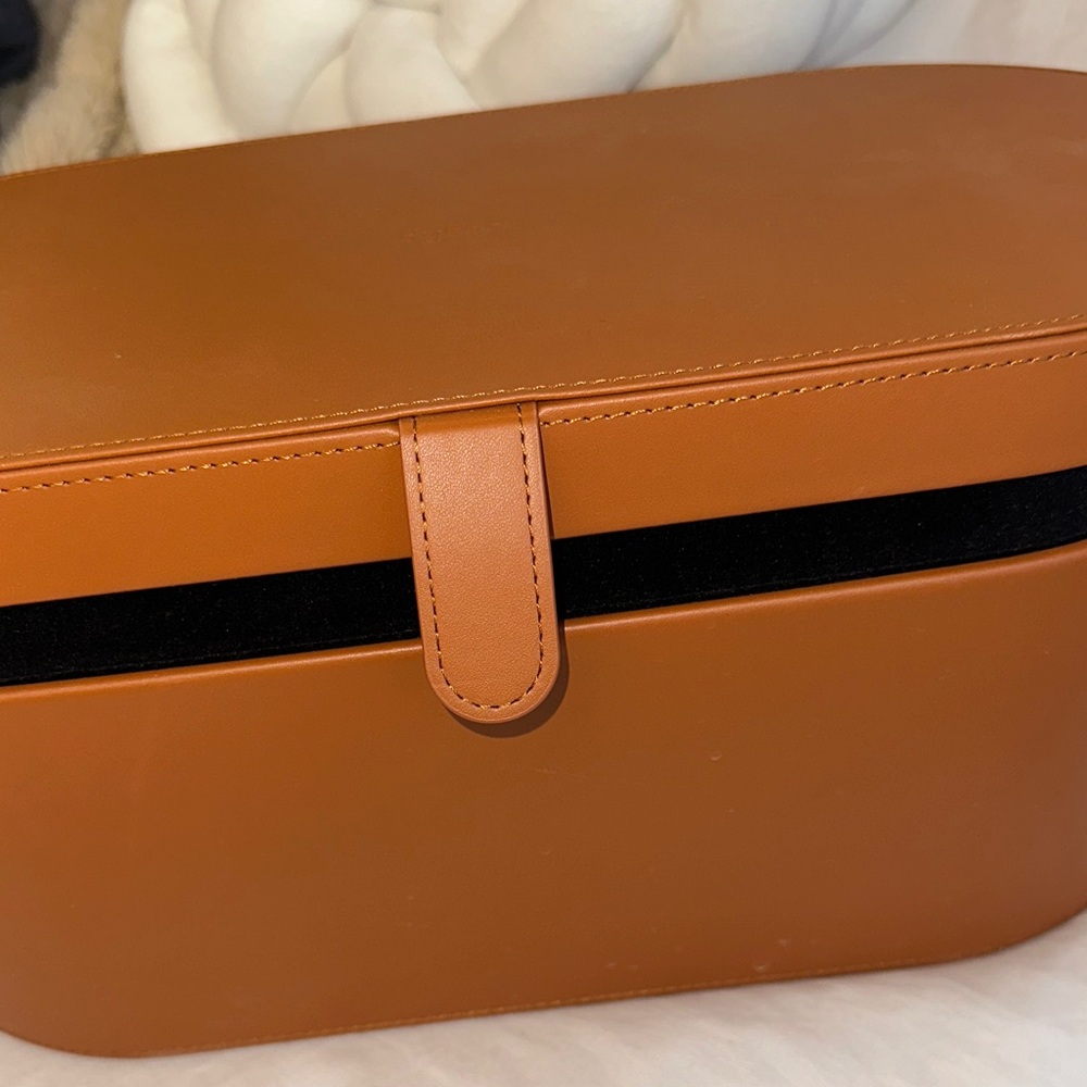 Dyson air wrap tan storage case - Picture 5 of 6